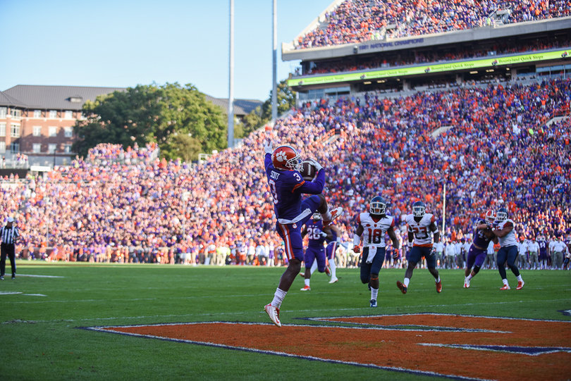 Clemson wide receiver Artavis Scott grabs a touchdown. 