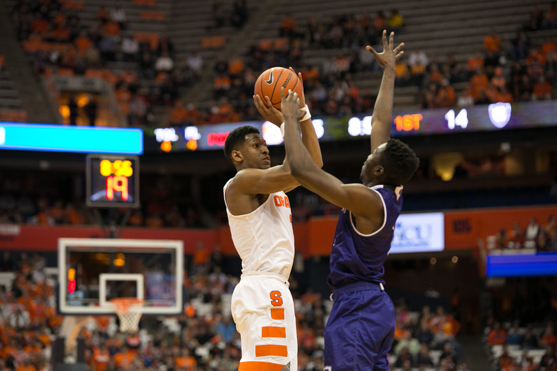 Andrew White&#8217;s 5 3s fuel Syracuse men&#8217;s basketball&#8217;s offense in 90-46 win over Holy Cross