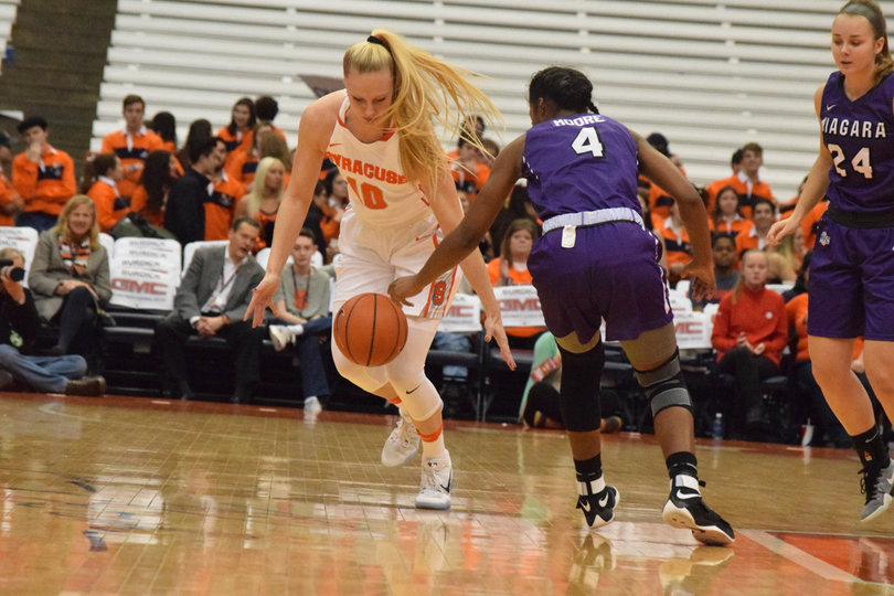 Senior forward Isabella Slim is averaging 6.1 points per game and 4.3 boards. 