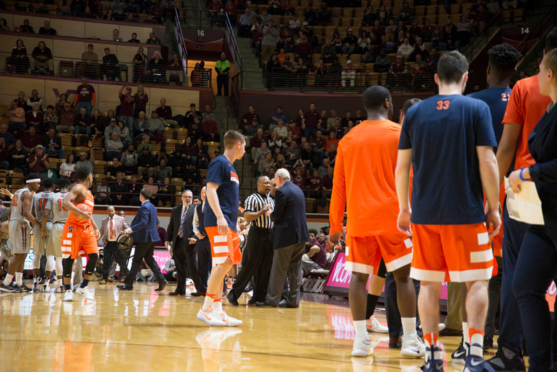 Boeheim argues with a referee during a stoppage in play. 