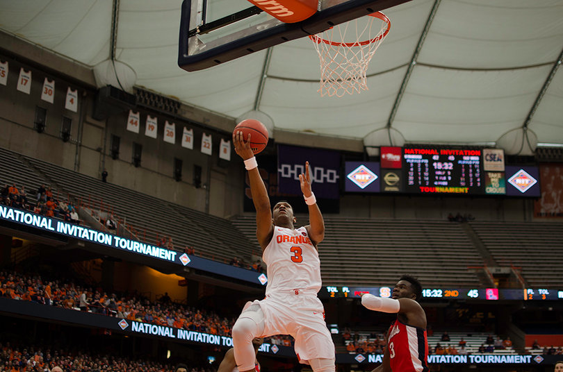 Andrew White lays in a righty layup. Syracuse's best 3-point threat went just 3-of-9 from deep in the game.