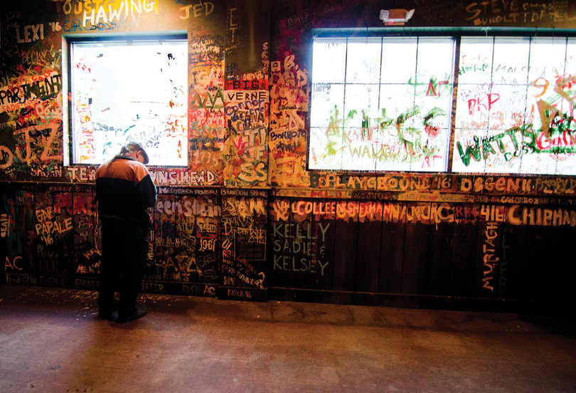 Doors opened at 7 p.m. on April 18. Students slowly came into the bar, eventually forming a large crowd.
