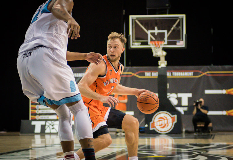 Trevor Cooney, a starter on Syracuse's 2016 Final Four team, scored one point in 10 minutes. 