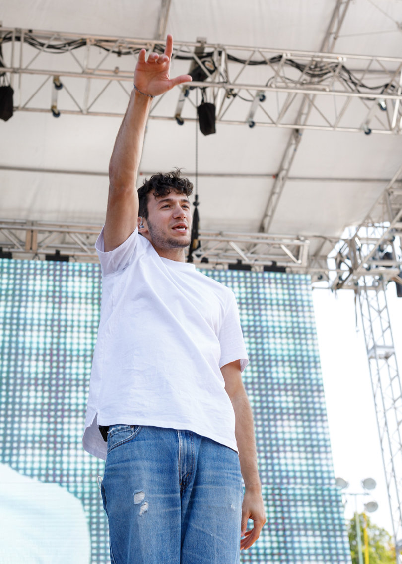 For one of his last songs, Zucker brought out fellow artists Daniel James and Benjamin O. to perform his song "Bout it."