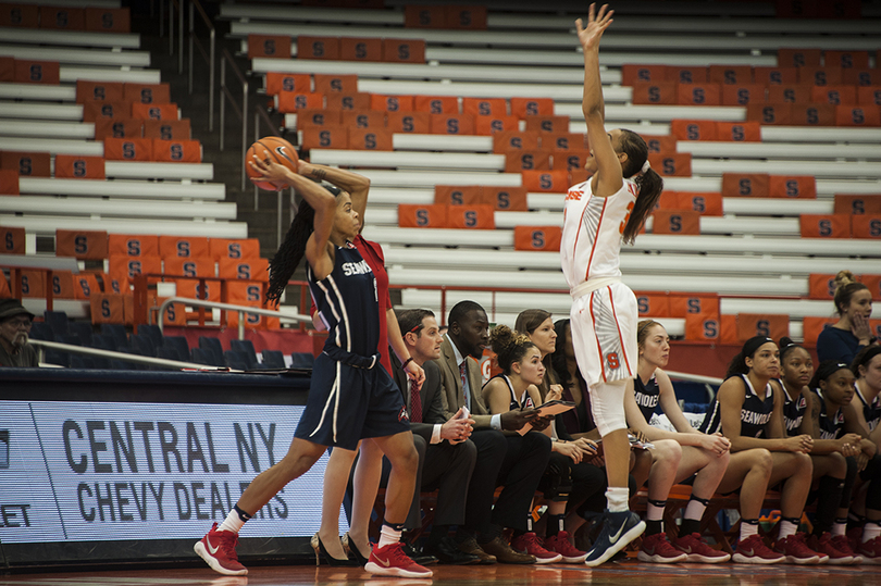 Defense in closing minutes pushes Syracuse over Stony Brook