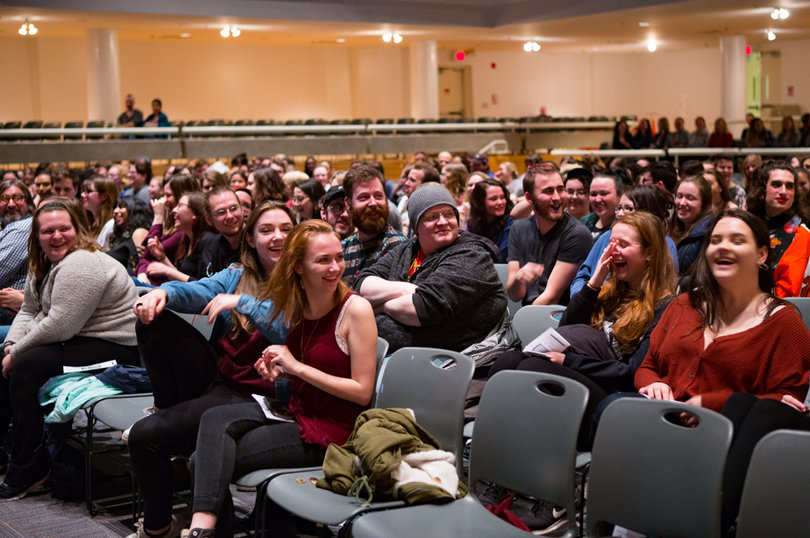 The audience reacts to the judges' comments during the show. 