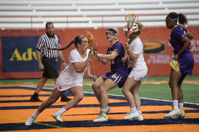 Syracuse outscored Albany 11-2 in the first half. 