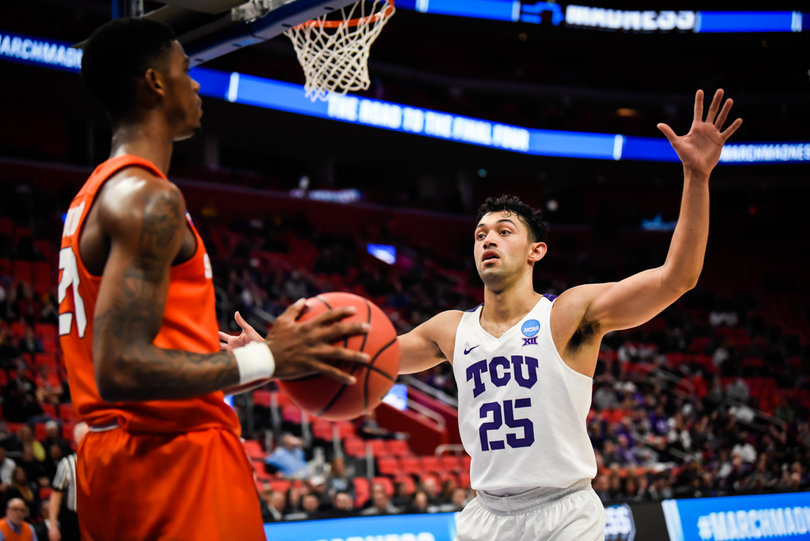 Syracuse scored two easy baskets off effective in-bounds plays from underneath the rim. 