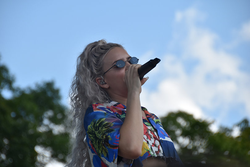 Anne-Marie, a singer with top hits on U.K. singles charts, capped off the opening performances with her smooth voice and poppy bops.