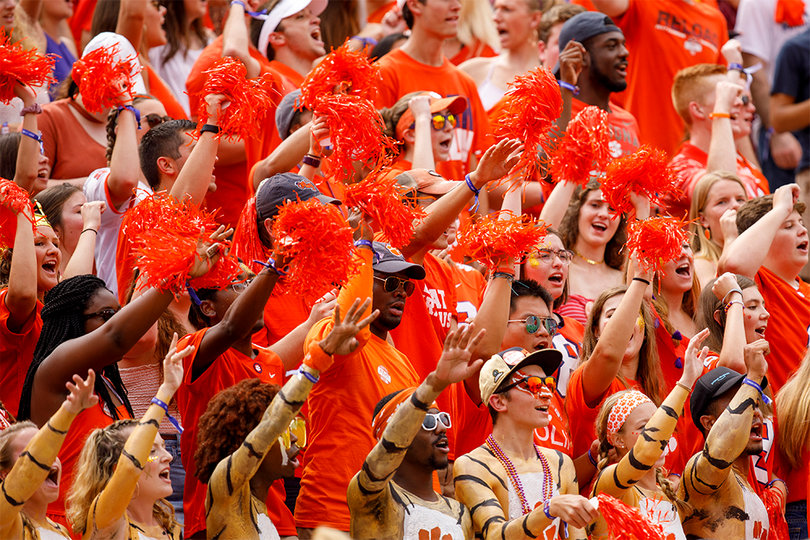 There were 80,122 in attendance at Memorial Stadium.