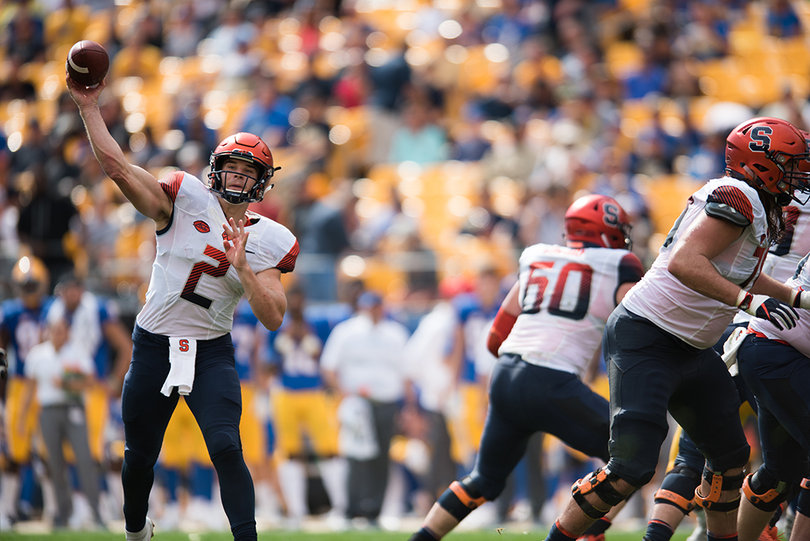 Syracuse quarterback Eric Dungey (2) threw for 195 yards.