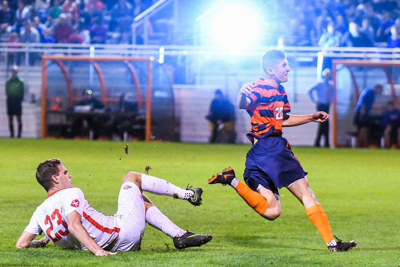 Goldhar evades an Ohio State defender.