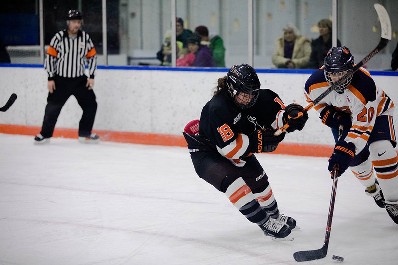 Anonda Hoppner (#20) pushed opponents out of the way in an attempt to try to break the tie. 