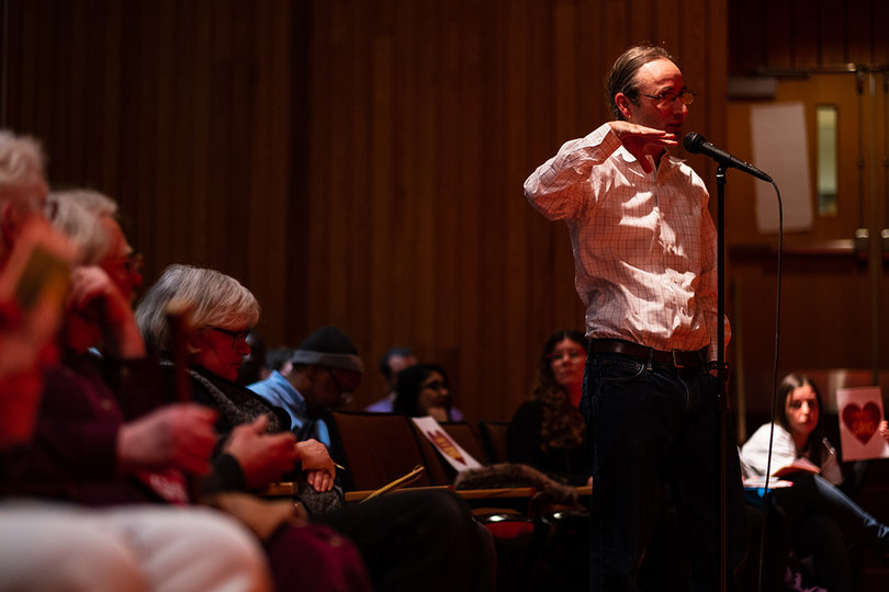 Thomas Keck, the Michael O. Sawyer Chair of Constitutional Law and Politics at Maxwell School, spoke at the town hall affirming his support for the community grid.