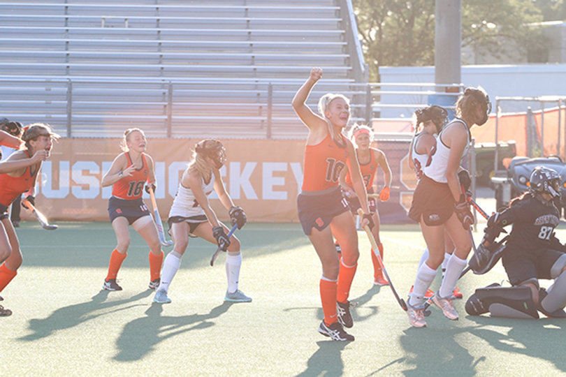 de Vries cuts Lafayette's 2-0 lead in half during the second quarter.
