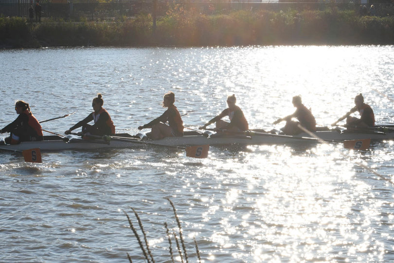 Syracuse's women's team won four of its six main races on Saturday.