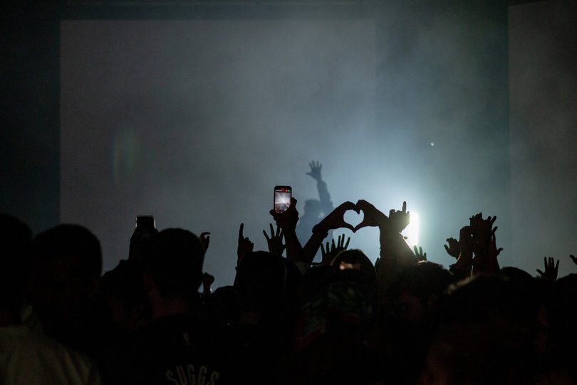 Baby Keem told fans to “put their fives up” as he performed “Trademark USA”. 
