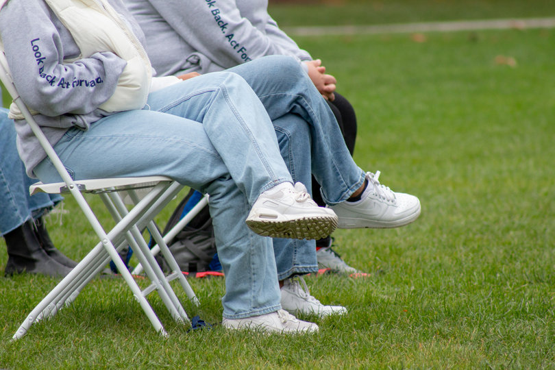 The 2022-23 Remembrance Scholar cohort sits on the quad for its “Sitting in Solidarity” event. The group sat for 35 minutes, representing the number of students in Syracuse University’s abroad program who died on Pan Am Flight 103.