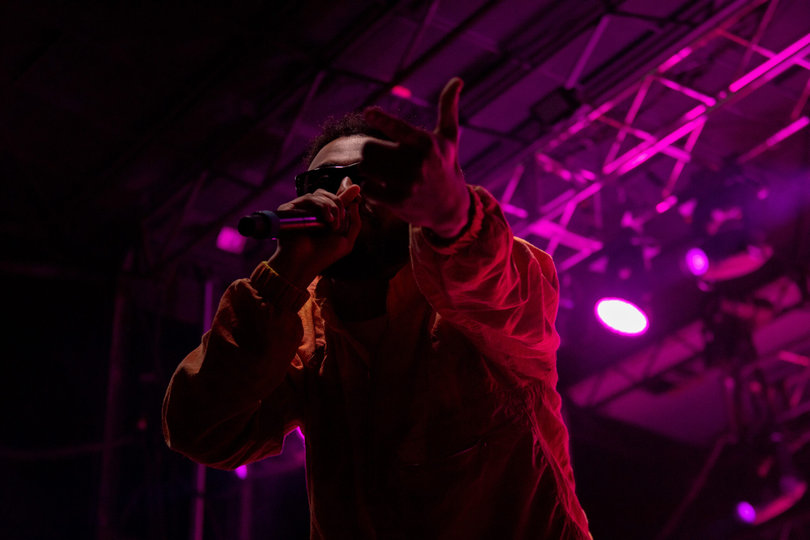 Aminé interacts with the audience throughout his performance in different ways. Throughout the night, he pauses to say “you’re beautiful” and expects an “I know!” from the crowd in return.
