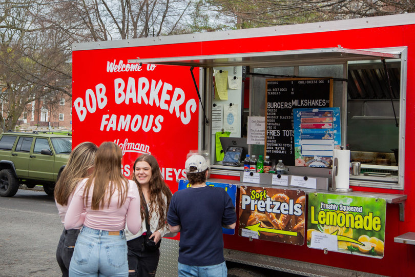Bob Barkers Food Truck with students in front
