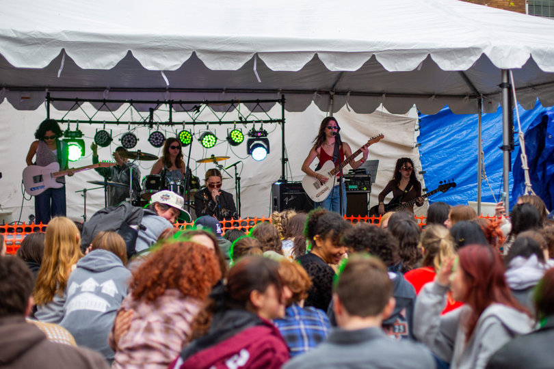 A crowd in front of the stage that Luna and the Carpets play on
