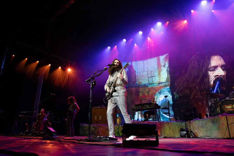 Hozier began his set with “De Selby (Pt. 1),” a track from his latest album.

