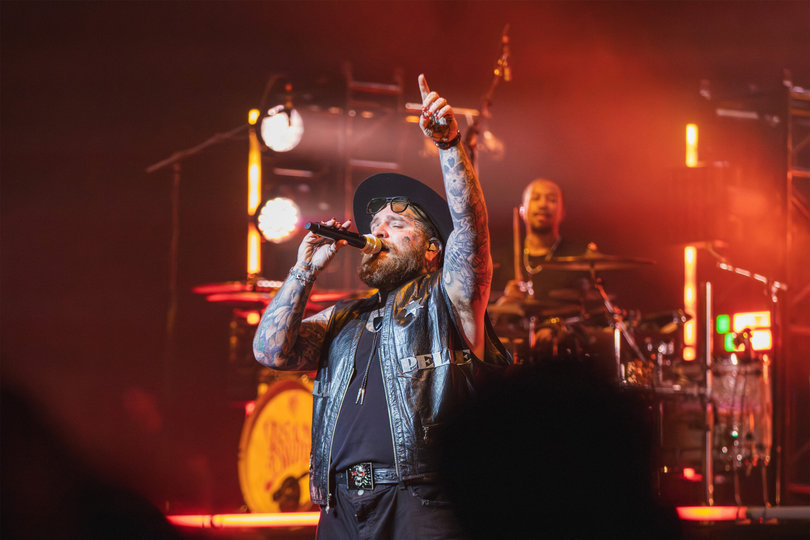 Teddy Swims closes his eyes as he sings. The atmosphere and energy of the Syracuse crowd was vibrant. 
