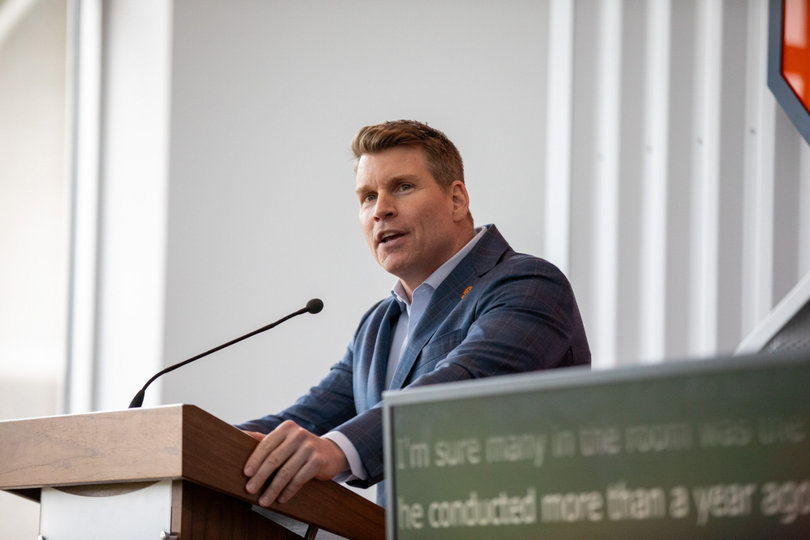 NFL Redzone and NBC Gold Zone host Scott Hanson rings in the facility’s opening as the keynote speaker. Before becoming the voice of NFL Sundays, Hanson graduated from SU’s S.I. Newhouse School of Public Communications and played as a walk-on on the football team.