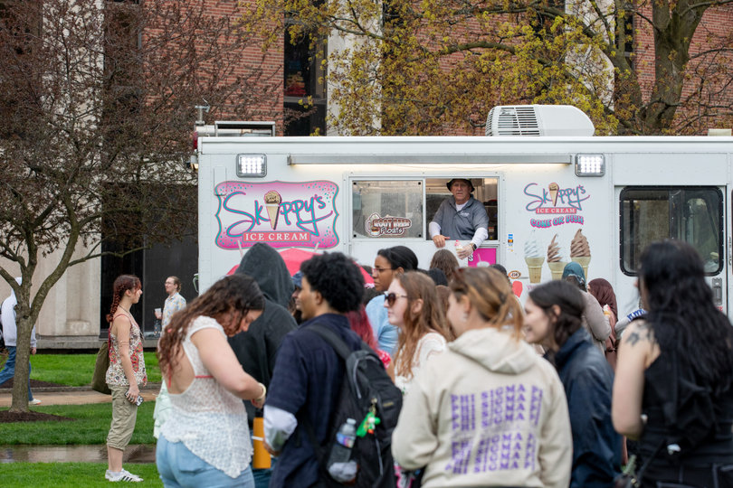 Skippy’s Ice Cream came to the Shaw Quad for Block Darty. Students enjoyed food, vendors and games, even in the rain.