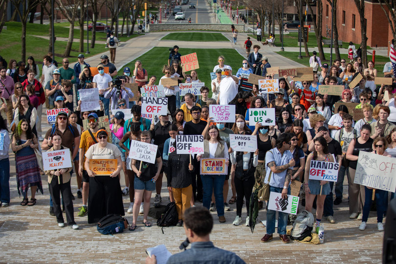 April 24th, 2025: Hundreds of SU students and faculty gathered at the Einhorn Family Walk for the “Hands Off!” rally. Protestors rallied against many of President Donald Trump’s executive orders regarding higher education. 