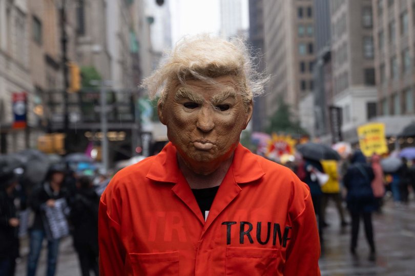 NEW YORK, NY — The streets of New York City were filled with demonstrators who rallied against the Trump administration during Saturday’s  “No Kings” protest. Among the 50,000 people who attended, many smaller groups split off to ICE facilities in New York and New Jersey in an attempt to prevent vans from leaving with immigrants.