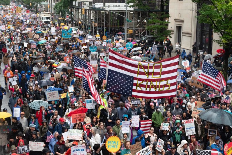NEW YORK, NY — Thousands of New Yorkers took to Fifth Avenue during the nationwide “No Kings” protests yesterday. People from all backgrounds joined together to march 20 blocks, proclaiming their discontent with Trump. 