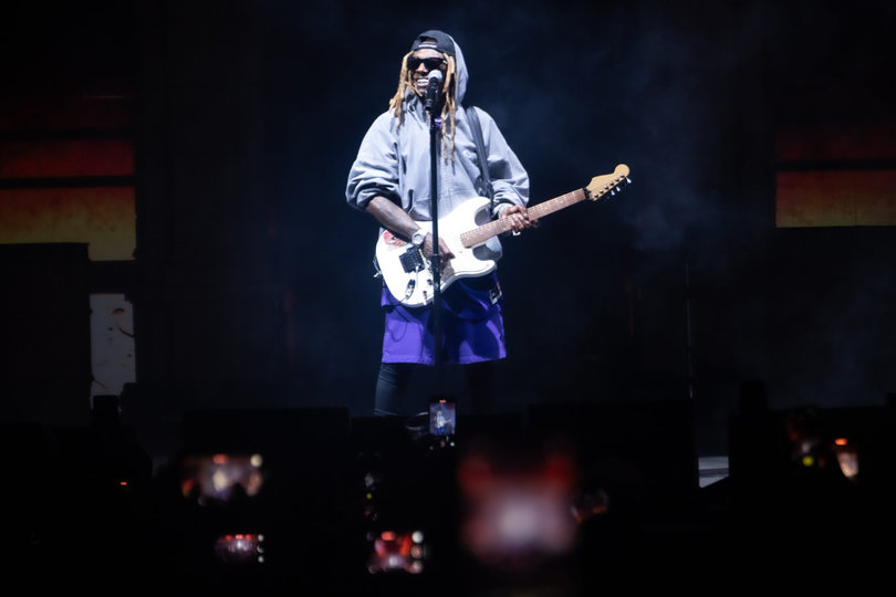 Lil Wayne enters the stage while showing off his guitar skills with an impressive solo during “Tha 
Carter VI Tour.” 
