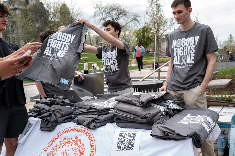 Members of SGA give out t-shirts to attendees. The shirts, reading “nobody fights alone,” were distributed to those who donated at least $15 to the Brain Tumor Foundation. 