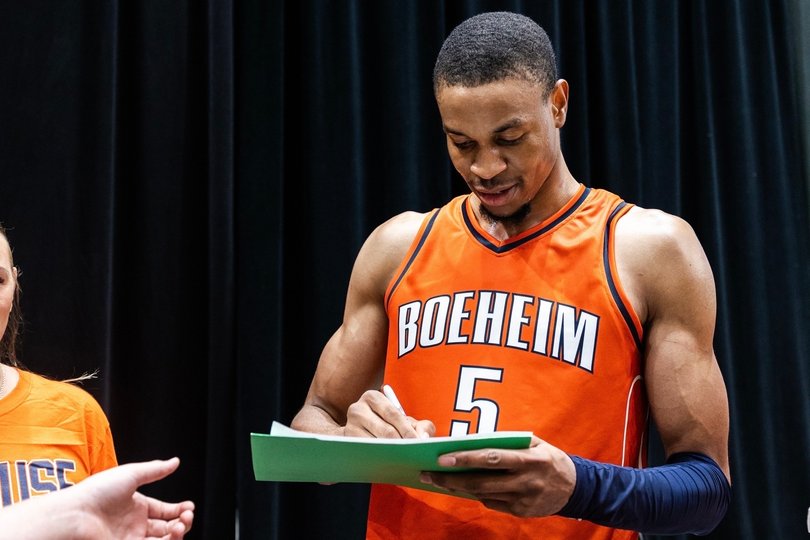 Kaodirichi Akobundu-Ehiogu's slams along with blocking and rebounding have been defining features in Boeheim's Army's 2026 campaign. 