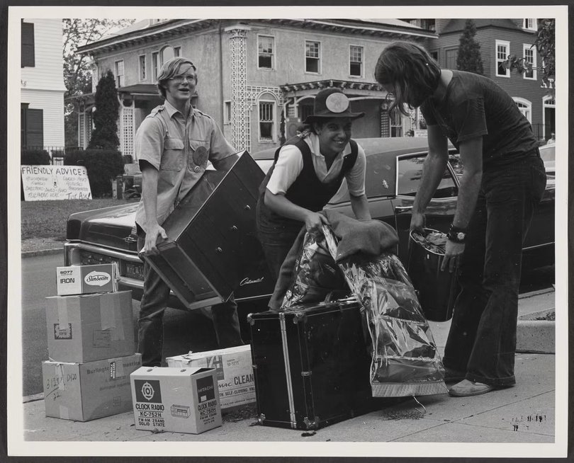 Goon Squad members help first-year students move into Shaw Hall in 1971. While the Goon Squad’s primary duty is helping students move into residence halls, volunteers also play an integral role in shaping new students’ first experiences on campus.