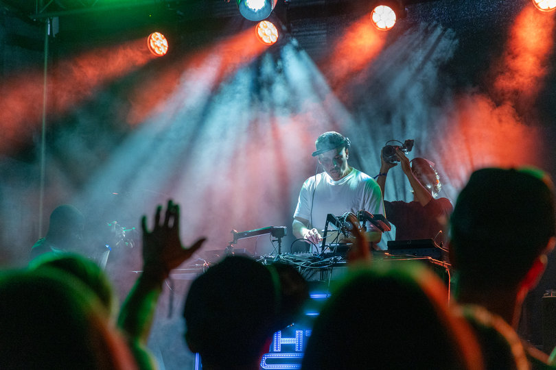 Dean Turnley, an Australian DJ, performed at Castle Court on Friday. Bandier student-owned Blank Entertainment’s show drew a crowd of over 1000 fans.