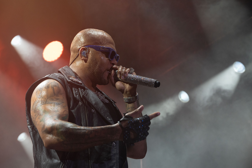 Donning purple Ray-Ban sunglasses, Flo Rida raps at the Fair. His Aug. 30 setlist included hits like “Low” and “My House.”