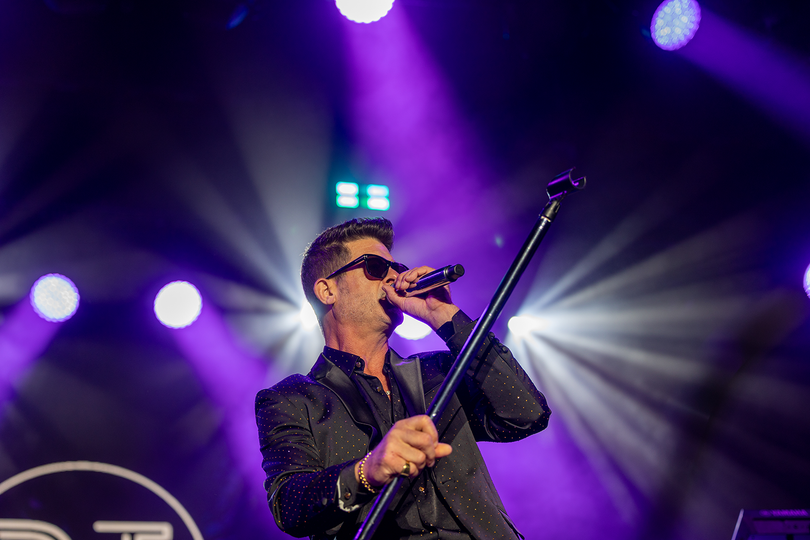 Dressed in all black, Robin Thicke belts out a tune at the Fair. On Sunday, the R&B and pop-fusion artist performed at Suburban Park.