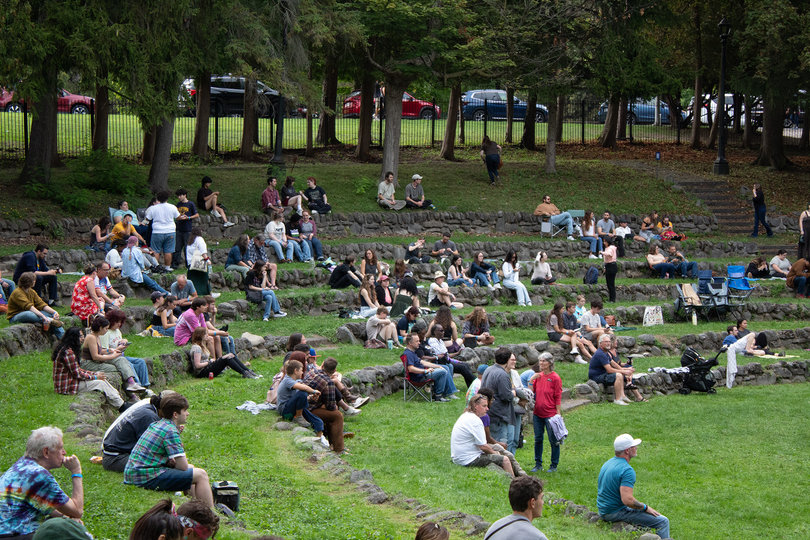 This week, BareRoots Music Festival will host its annual art and music festival at Thornden Park free of charge. Harvey’s Garden will also host Oktoberfest and their annual dachshund race.