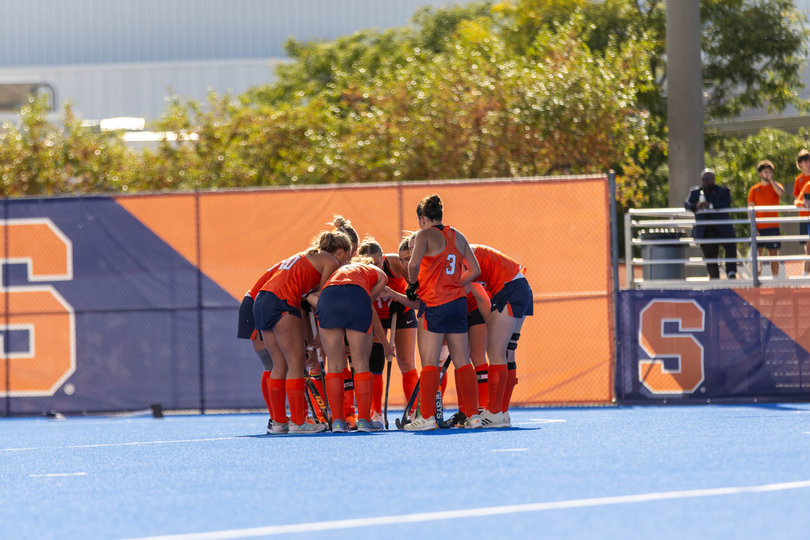 No. 11 Syracuse field hockey upset No. 9 Virginia 3-0 Friday behind two penalty corner goals and Jessie Eiselin’s six saves. 